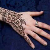 Fimg-Back-Hand-Mehndi-Designs-That-You-Can-Do-By-Yourself